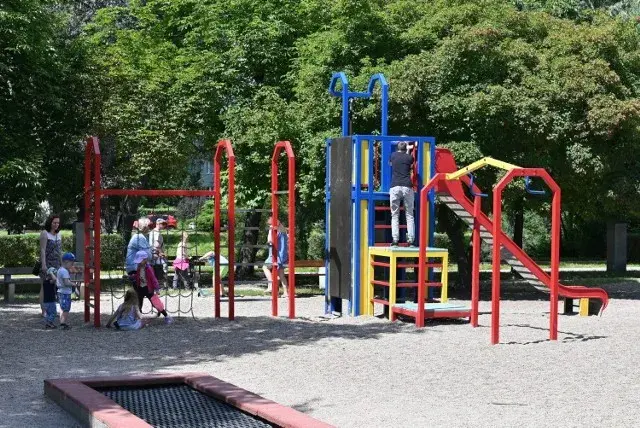 Gdzie jest najbliższy plac zabaw? Znajdź idealne miejsce dla dzieci