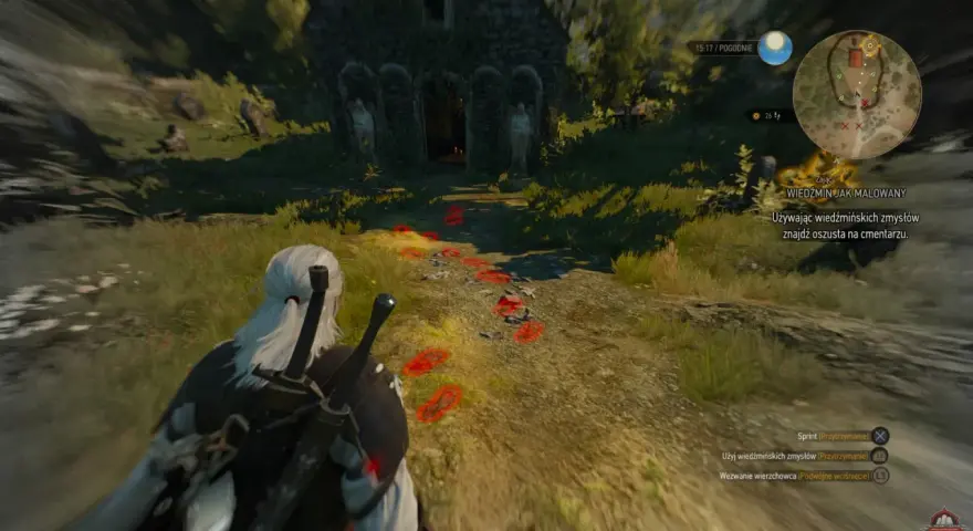 Geralt podąża tropem, który prowadzi do starego cmentarza. Wiedźmin jak malowany, gotów do akcji.