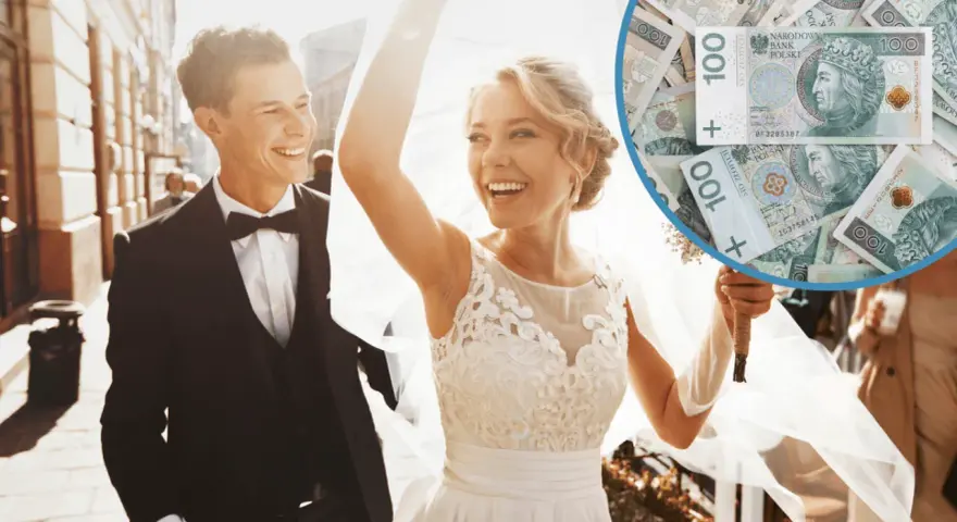 Szczęśliwa para młoda idzie ulicą, a w tle widać polskie banknoty 100 zł. Czy to prezent od chrzestnej na wesele?