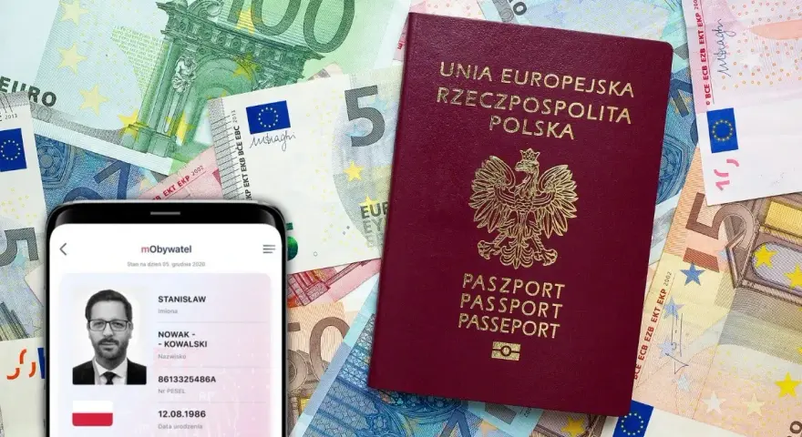 Paszport w mObywatel? Nie, ale mDowód działa! Co z podróżami?