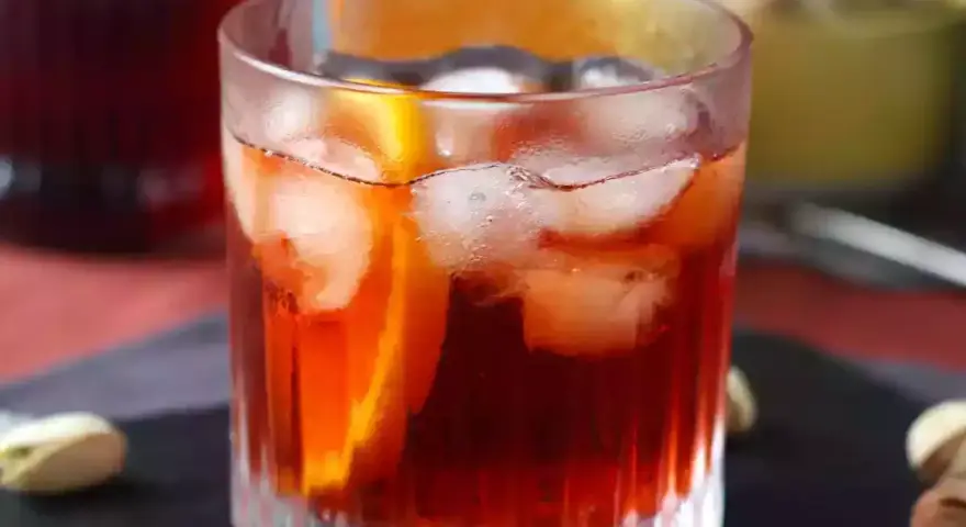 Drinki z wermutem: Jak zrobić Negroni i Martini w domu?