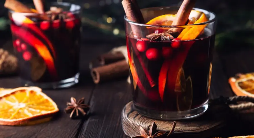 Czy grzaniec ma alkohol? Sprawdź moc i alternatywy 0%