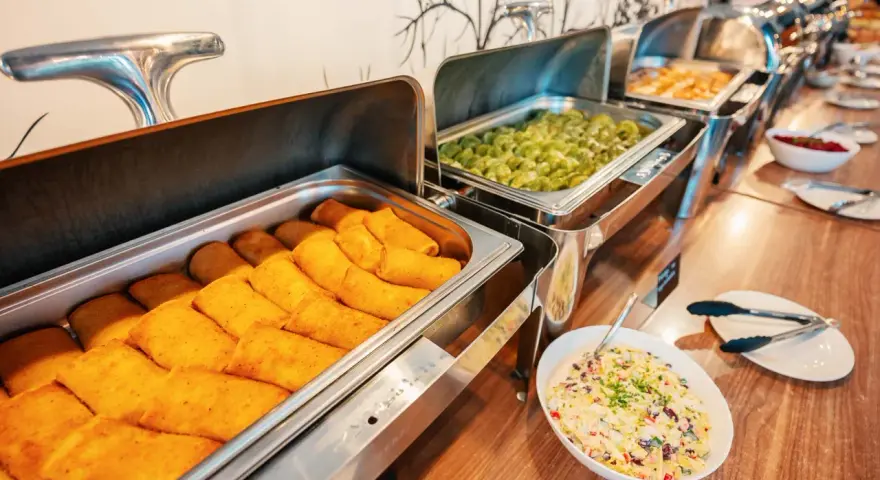 Zaskakujące smaki w menu Bacówki Radawa – co warto spróbować?