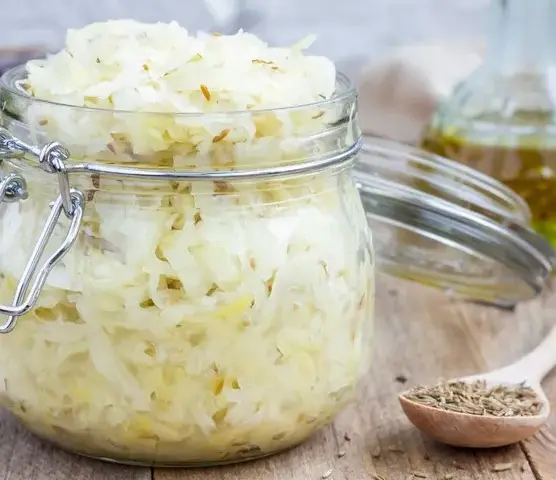 Ile gotować kapustę kiszoną na farsz, aby uniknąć twardości?
