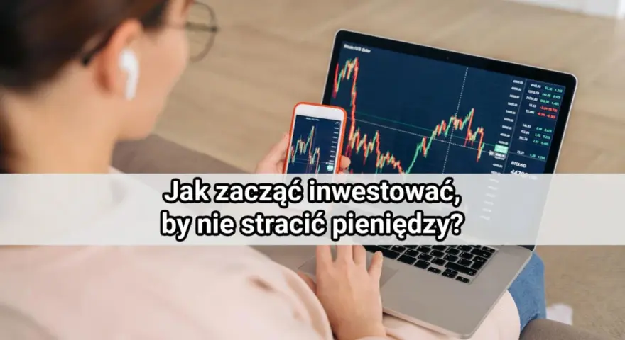 Kobieta analizuje wykresy na laptopie i telefonie, ucząc się inwestowania pieniędzy dla początkujących.