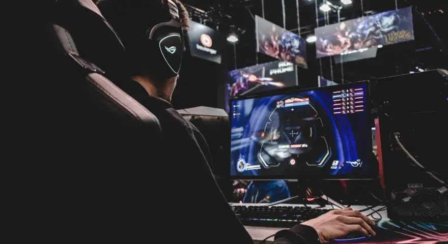 Czy monitor ma wpływ na FPS? Jak odświeżanie i rozdzielczość zmieniają grę
