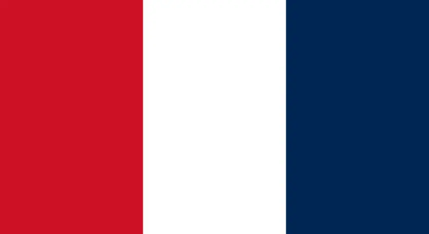 Bandera tricolor: rojo, blanco y azul. Podría ser la primera bandera de Francia, símbolo de la Revolución.