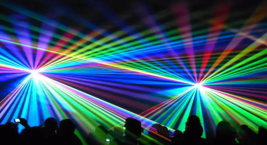 Laser uszkodził wzrok? Poznaj objawy i ocal swój wzrok!