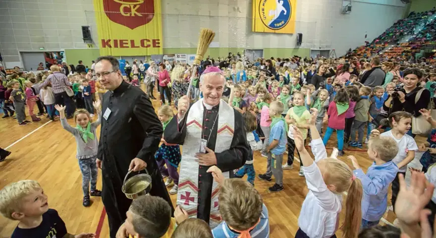 Czy katecheta może być wychowawcą klasy? Sprawdź aktualne przepisy!