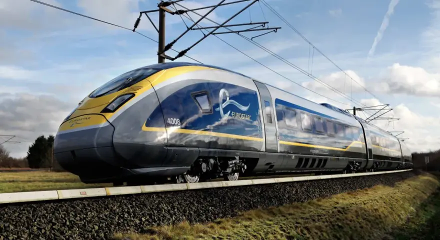 The Eurostar train, number 4008, speeds along the tracks, ready for its journey from Rotterdam to Paris.