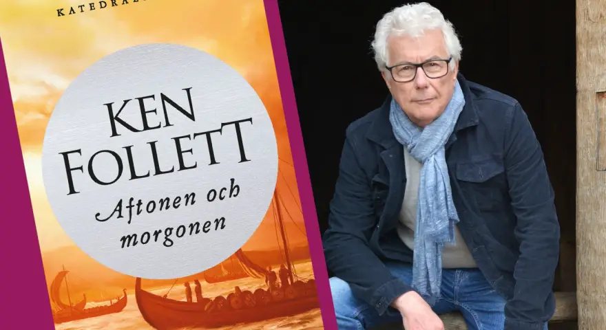 Ken Follett, författaren till "Aftonen och morgonen", sitter på en träbänk.
