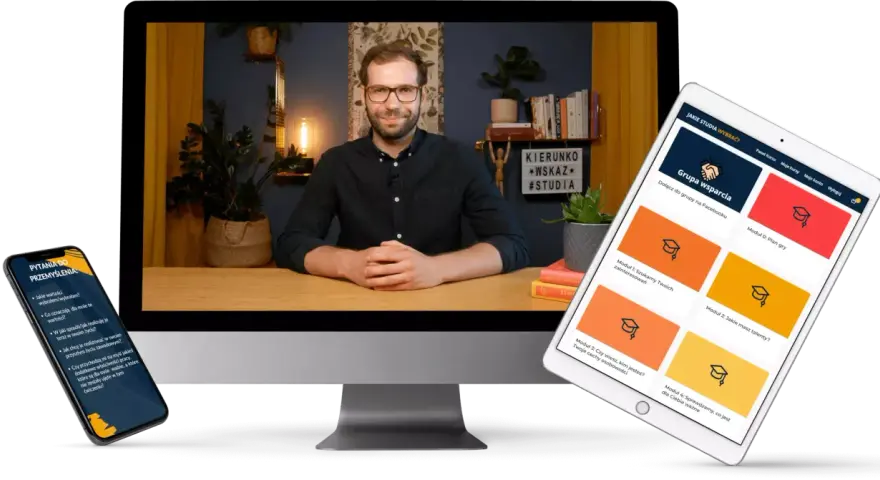 Mężczyzna w okularach siedzi przy biurku, obok niego tablet z kursem "Jakie studia wybrać?". Pomaga w podjęciu decyzji o ścieżce edukacyjnej.