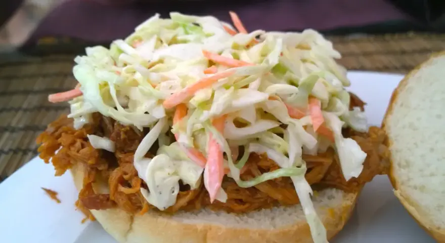 Surówka z białej kapusty jak z restauracji? Odkryj sekret smaku!