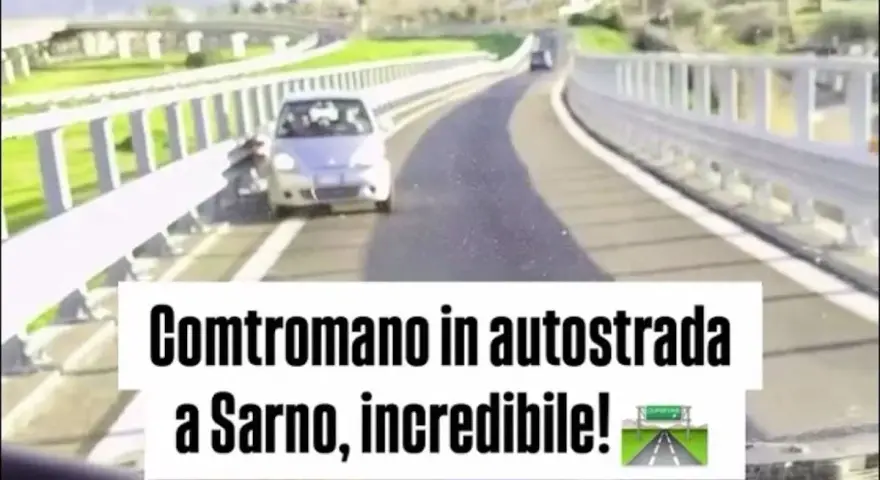 Un'auto contromano in autostrada a Sarno, un comportamento pericoloso che viola l'art. 143 CDS.