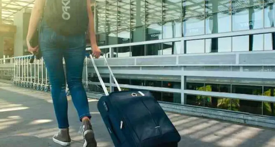 Zwrot zaliczki z biura podróży: Odzyskaj pieniądze kiedy i jak?
