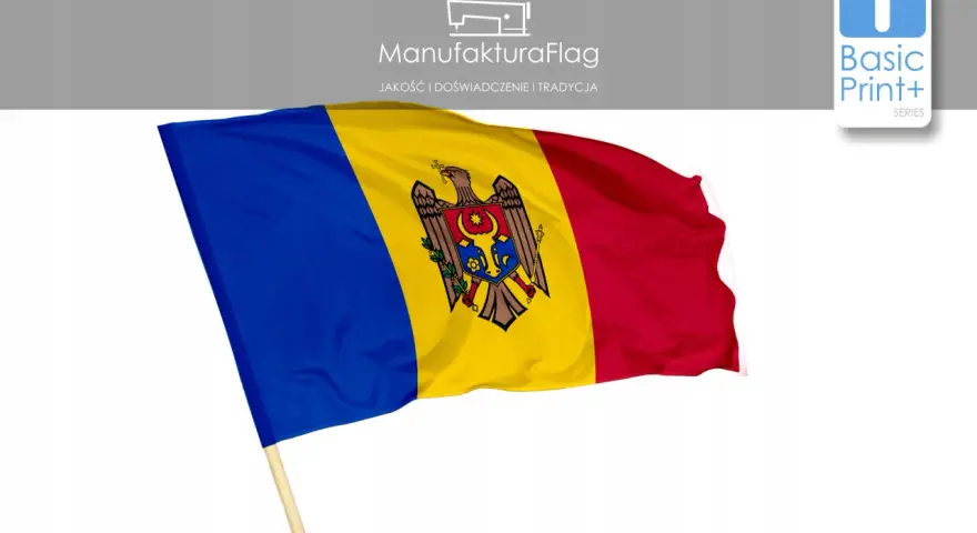 Flaga Mołdawii z godłem orła trzymającego berło i jabłko.