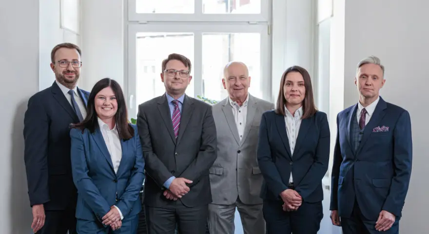 Czy adwokat może bronić członka rodziny? Etyka i wyzwania prawne