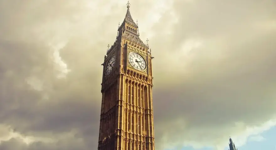 Big Ben w Londynie, zastanawiam się, ile się leci do Londynu, by zobaczyć tę wieżę.
