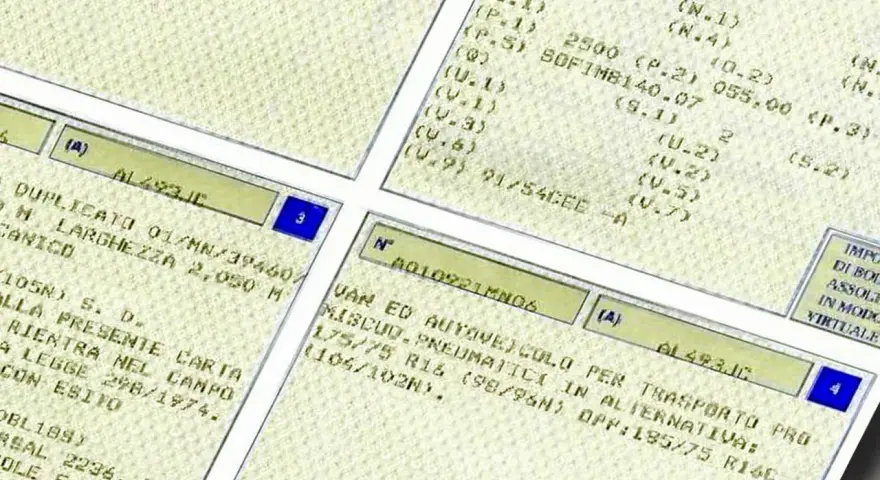Dettagli su un documento auto: si legge "2500" e codici che potrebbero indicare cos'è la cilindrata.