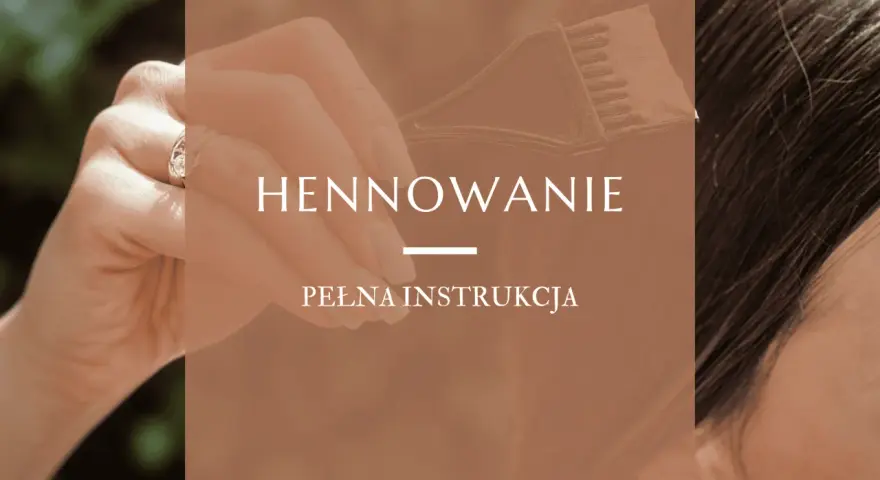 Dłoń z pierścionkiem trzyma pędzelek do henny. Dowiedz się, ile się trzyma henna i jak ją aplikować.