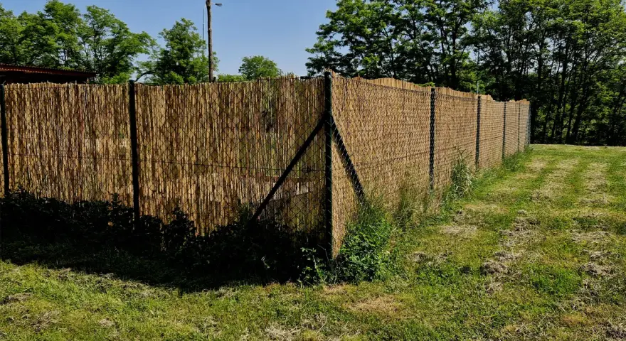 Z czego zrobić płot? Najlepsze materiały, które zaoszczędzą Twój czas