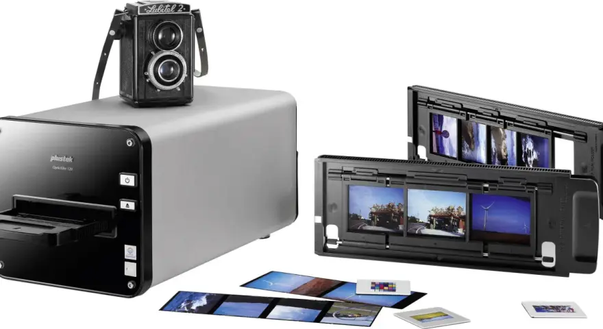 Plustek OpticFilm 120 to jaki skaner do zdjęć? Urządzenie do digitalizacji klisz i slajdów, obok klasyczny aparat Lubitel 2.