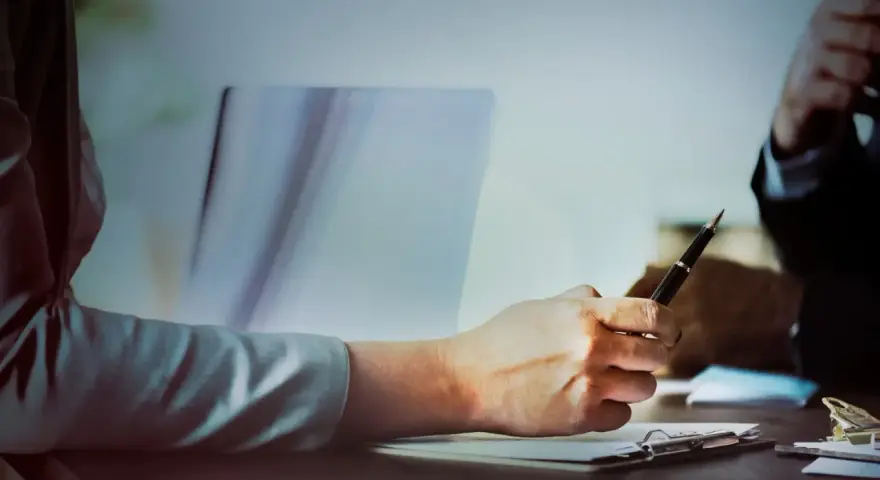 Czym różni się radca prawny od doradcy prawnego? Kluczowe różnice