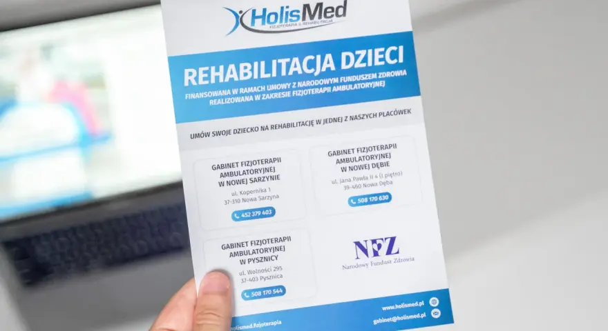 Ulotka "Rehabilitacja Dzieci NFZ" z danymi kontaktowymi gabinetów fizjoterapii.
