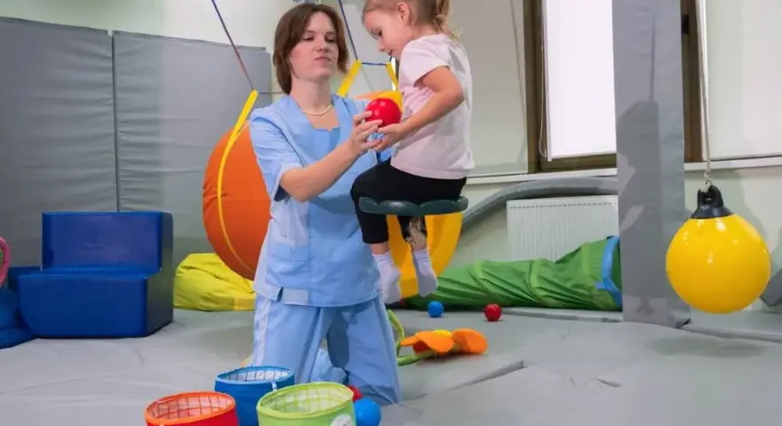 Praca jako terapeuta integracji sensorycznej – oferty i wymagania