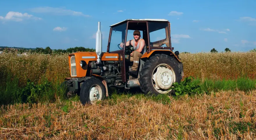 Jaki olej do ciągnika? Wybierz mądrze i przedłuż życie maszyny