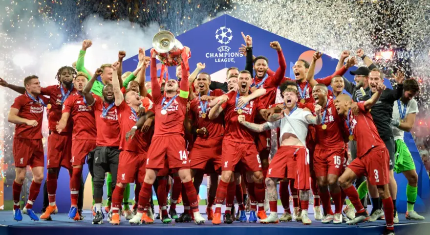 Piłkarze Liverpoolu świętują zdobycie Ligi Mistrzów. Ile jest rund eliminacji ligi mistrzów? To pytanie zadają sobie kibice po takim sukcesie!