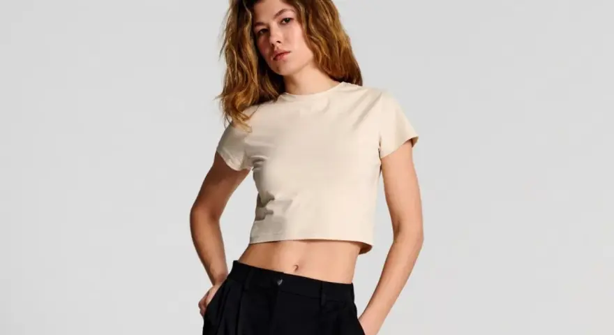Jak zrobić crop top z bluzki - proste kroki do modnej przemiany
