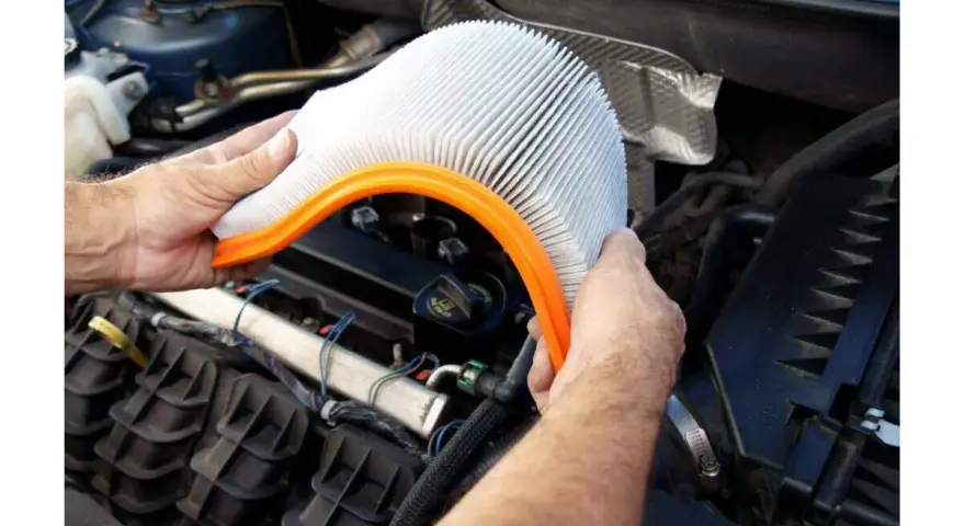 Quand changer votre filtre à air ? Protégez votre moteur et votre budget.