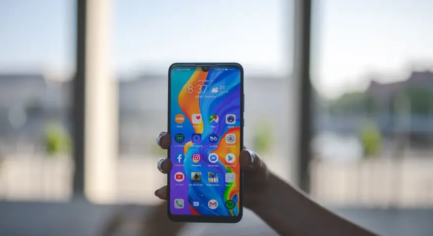 Pojemność baterii Huawei P30 Lite: ile wytrzyma na jednym ładowaniu?