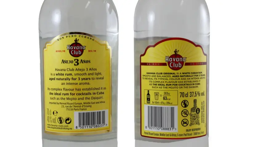 Zwei Flaschen Havana Club Rum, eine mit 40% vol. und die andere mit 37,5% vol.