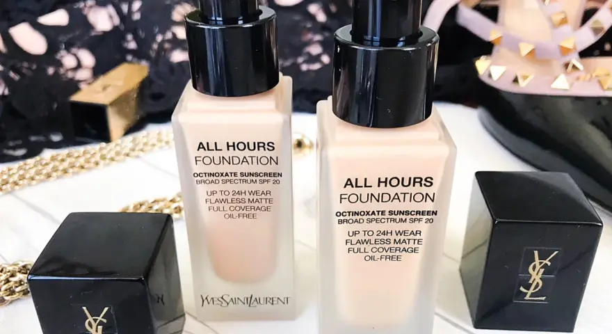 Dwie buteleczki YSL All Hours Foundation. Jak dobrać odcień? Idealny makijaż na 24h.