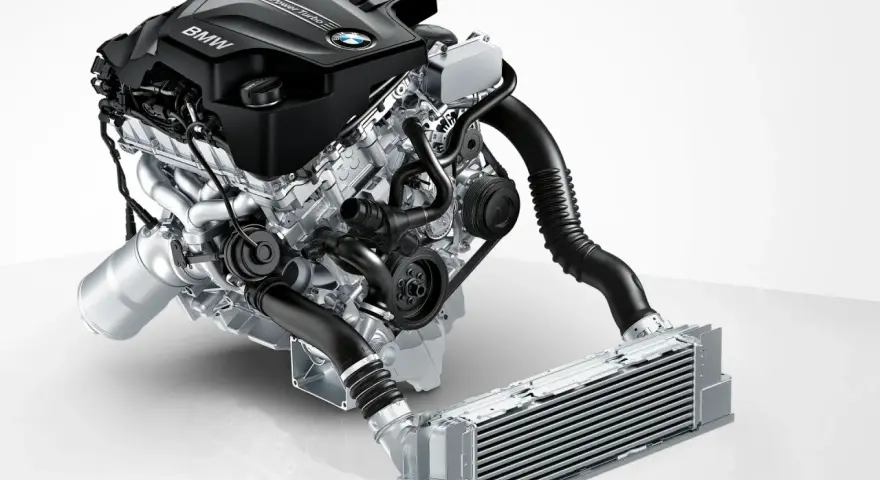 Silnik BMW 2.0 benzyna 245 KM TwinPower Turbo. Choć mocny, warto znać jego potencjalne wady przed zakupem.