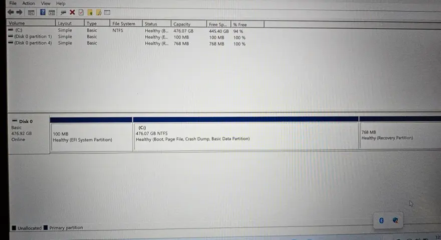 Zrzut ekranu z narzędzia Zarządzanie dyskami w systemie Windows, pokazujący partycje dysku C, EFI i odzyskiwania.