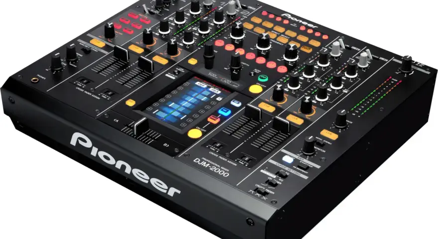 Profesjonalny mikser DJM-2000 Pioneer. Ten sprzęt to marzenie każdego DJ-a, który chce tworzyć niesamowite sety.