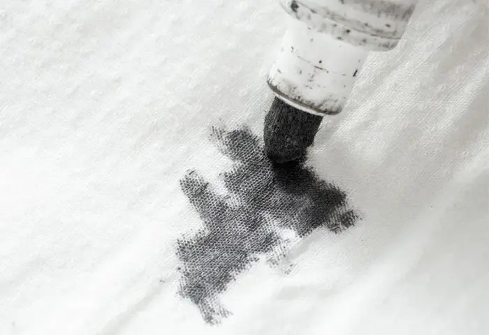 Jak zmyć marker z bluzy? Skuteczne metody na trudne plamy