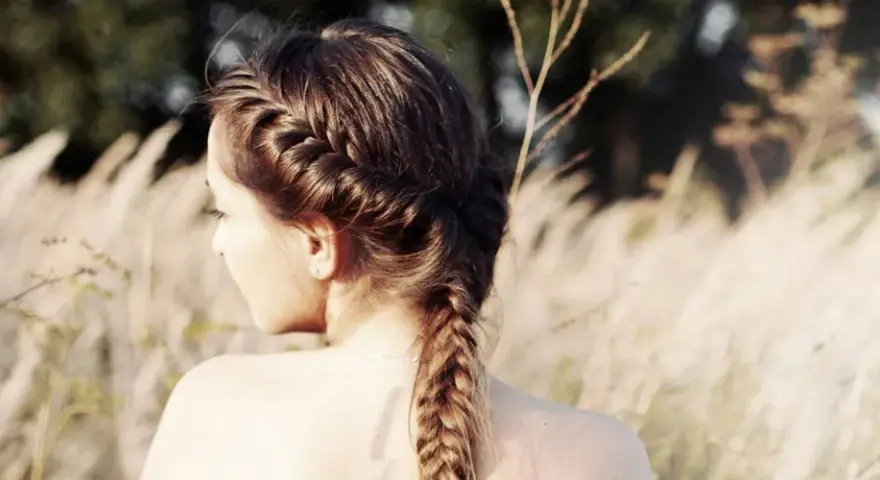 Flechtfrisuren lange Haare: Einfach flechten, Volumen zaubern