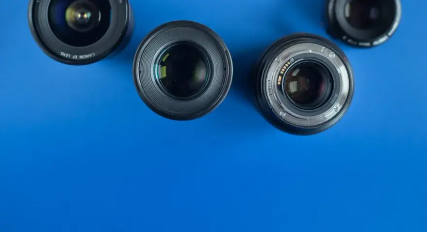 Obiektyw 35mm czy 50mm - który wybór uratuje Twoje zdjęcia?