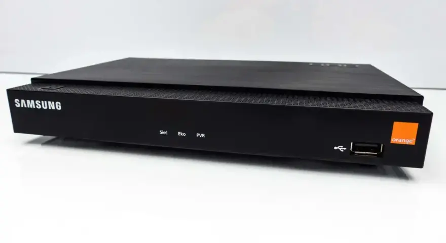Czarny dekoder 4k multi Samsung z logo Orange. Posiada port USB i oznaczenia Sieć, Eko, PVR.