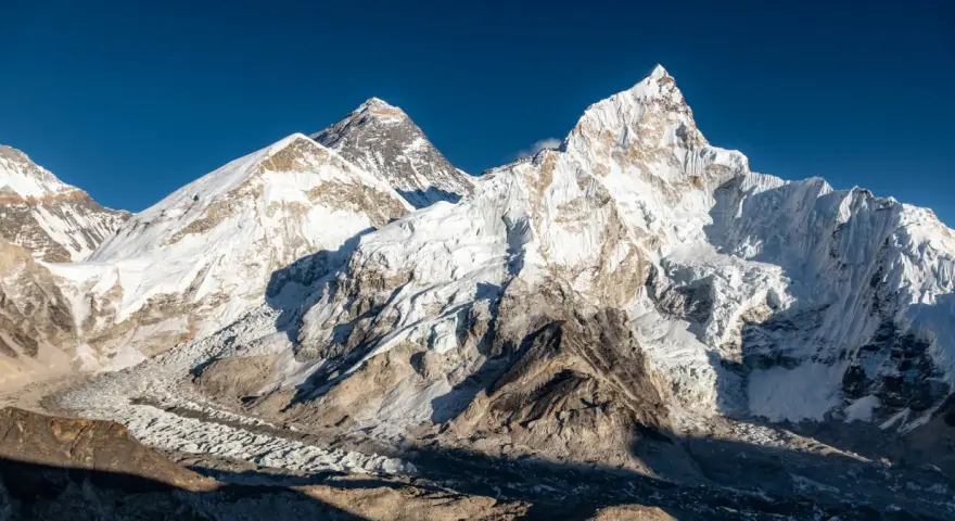 Jaka jest największa góra na świecie? Odkryj fascynujące fakty o Everestcie