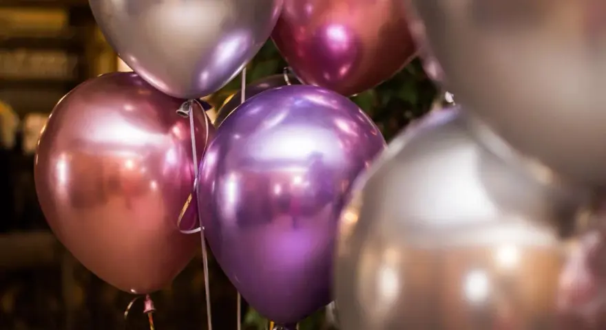 Jak przewieźć balony z helem bez obaw o ich uszkodzenie
