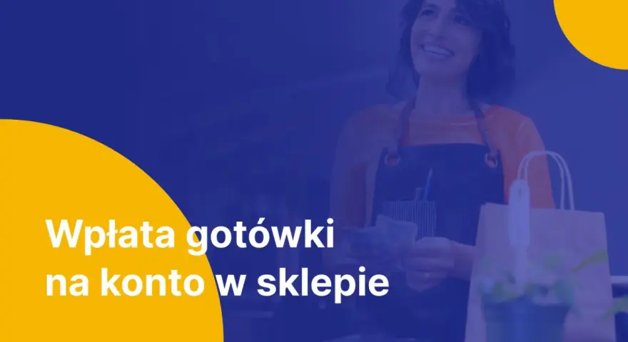 Uśmiechnięta sprzedawczyni liczy pieniądze. Dowiedz się, jak wpłacić gotówkę na konto w sklepie.