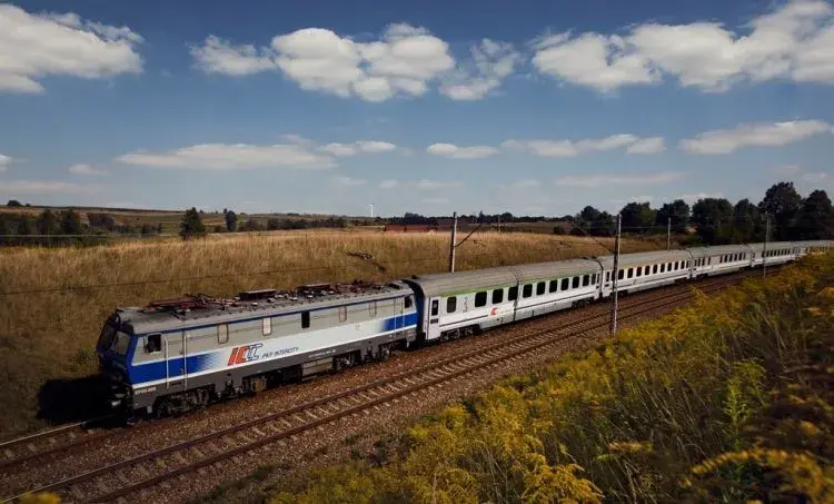 TLK co to za pociąg? Poznaj ich zalety i różnice w usługach