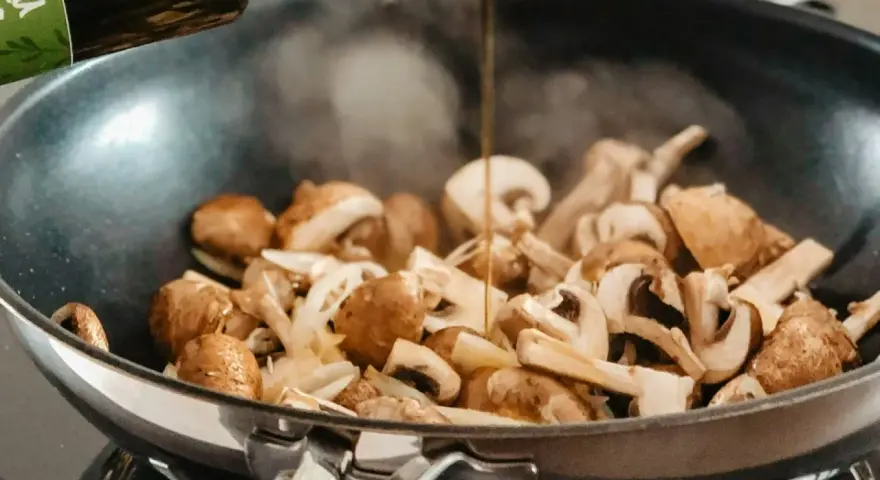 Test dłoni: Smaż burgery jak szef kuchni, bez termometru!
