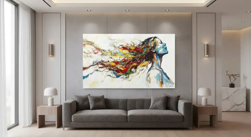 Portrait abstrait d'une femme sur une toile matière, ses cheveux multicolores s'envolent dans un tourbillon de couleurs vives.