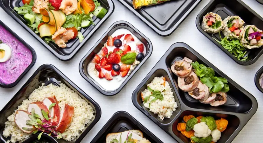 Catering: Co to jest? Rodzaje, korzyści i jak wybrać idealny!